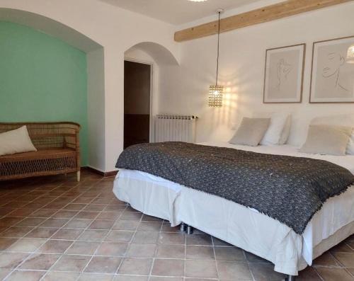 La Maison Des Autres, piscine chauffée, chambres d'hôtes proches Uzès, Nîmes, Pont du Gard