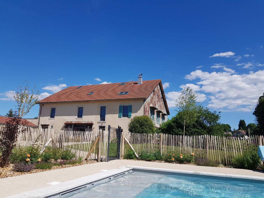 Maison d'hôtes La Pause Ô Logis 25 Rue du Coin d'Amont 39150 Saint-Laurent-du-Jura
