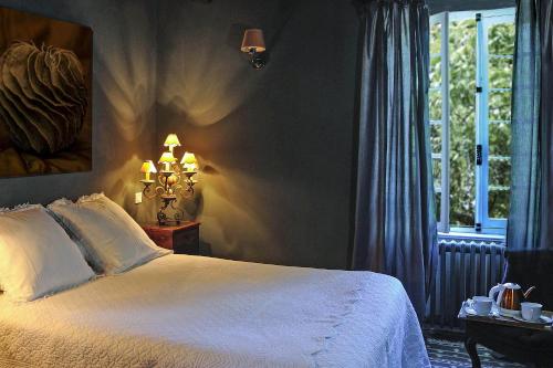 B&B / Chambre d'hôtes Maison d'Hôtes La Singulière 7 rue Emile Zola Sévérac-le-Château