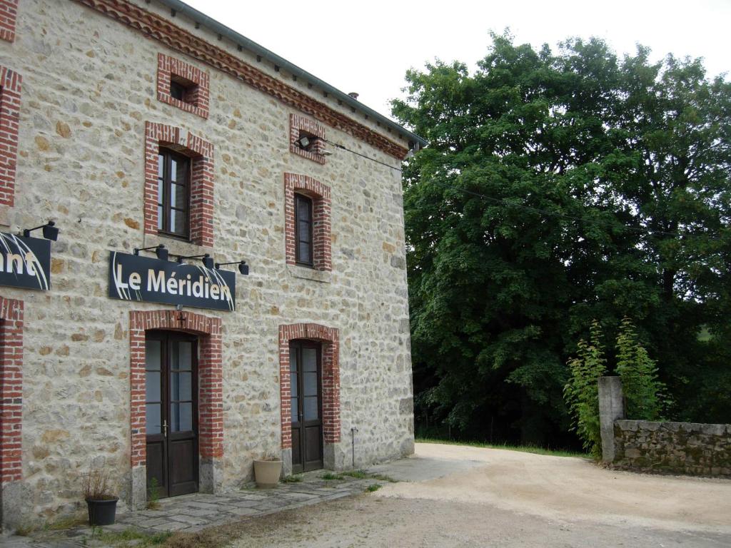 Maison d'hôtes la villa du Méridien Rue de l'étang 43500 Saint-Pal-en-Chalençon