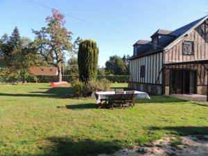 Maison d'hôtes LA VILLA QUI A DU CHIEN 13 Impasse du Jardinet 61120 Neuville-sur-Touques, France. 61120 Neuville-sur-Touques Normandie