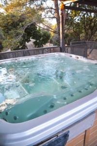 La yourte de Nîmes, spa , jacuzzi chalet logement insolite