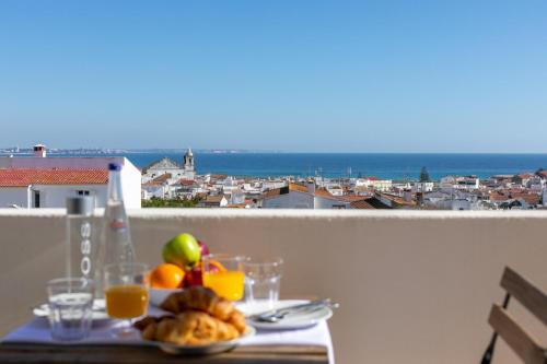 LACUS OCEAN GUESTHOUSE