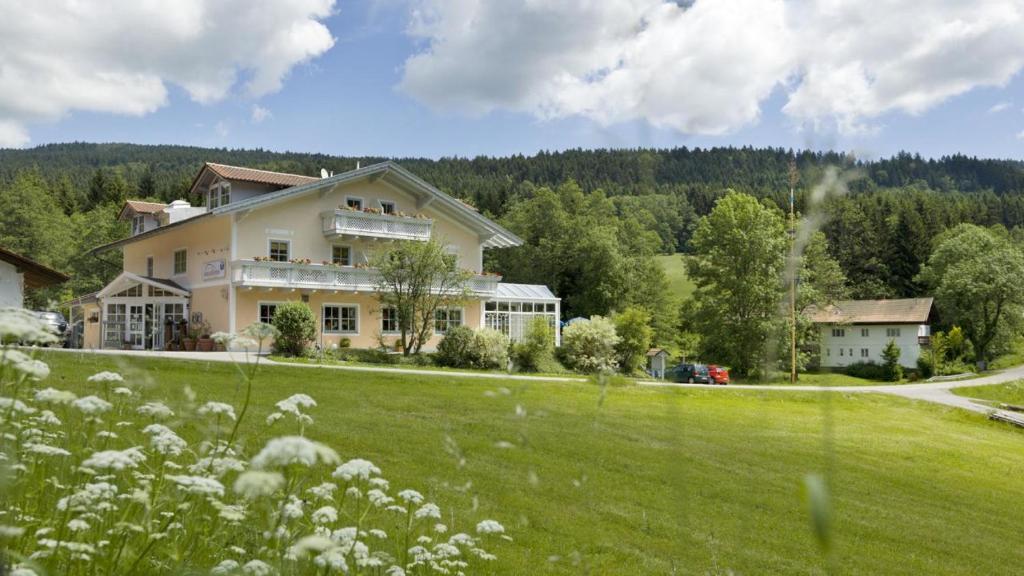 Maison d'hôtes Landgasthof Hotel Zum Hirschenstein, Pension Garni Rettenbach 1 94379 Sankt Englmar