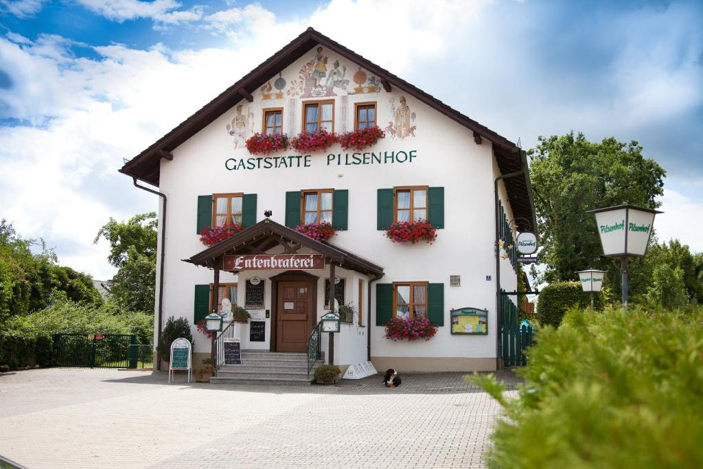 Landgasthof Pilsenhof Entenbraterei Neuhoffweg 1, 82229 Hechendorf am Pilsensee
