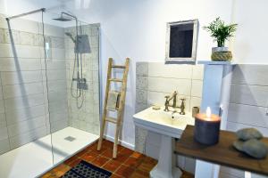 Maison d'hôtes Le Bruit de l'eau (Chambre Boudoir) Labeaume 07120 Labeaume Rhône-Alpes