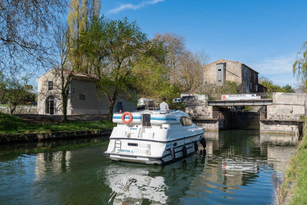 Maison d'hôtes LE MOULIN DU VIVIER ECLUSE DU VIVIER 11400 Saint-Martin-Lalande