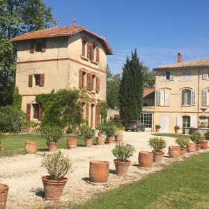 Maison d'hôtes Le Pavillon d'Arnajon Château d'Arnajon 675 Chemin des Arnajons 13610 Le Puy-Sainte-Réparade Provence-Alpes-Côte d\'Azur