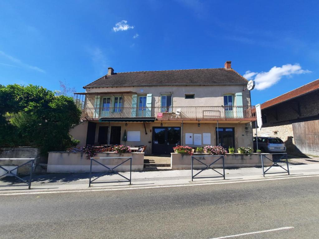 Maison d'hôtes Le Relais de Curtil Le Bourg 71460 Curtil-sous-Burnand