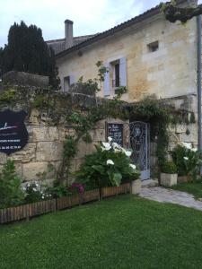 Maison d'hôtes Les Chambres d'Ovaline 2 Place Bouqueyre 33330 Saint-Émilion Aquitaine