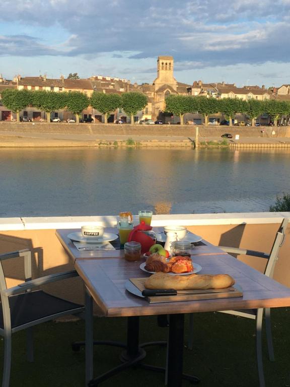 Maison d'hôtes Les jardins de la Saône Rive Gauche 71700 Tournus