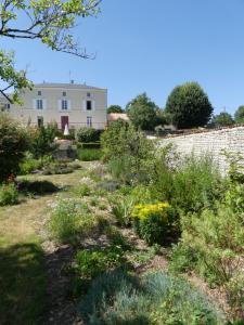 Maison d'hôtes Les Jardins de Xanton 10 Rue du Haut Bourg 85240 Xanton-Chassenon Pays de la Loire