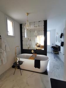 Maison d'hôtes Les Rauches - Quai Loire - Suite Love 15 Quai Penthièvre 45110 Châteauneuf-sur-Loire Région Centre