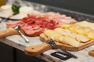 Lisbon Cheese & Wine Suites
