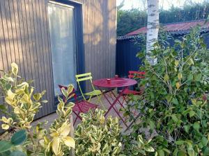 Logement Indépendant climatisé jusqu à 4 personnes avec vue sur le Beaujolais - Le Temps d une Pause - Borne recharge véhicule électrique