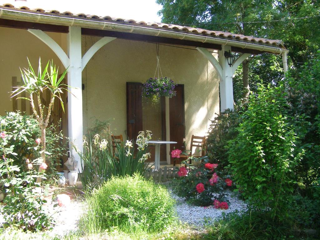 LOGIS HOTEL RESTAURANT L' Auberge d'Uzes