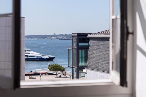 Lost Lisbon :: Cais House