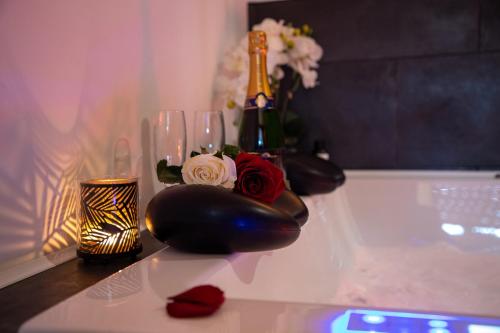 LOVER'S ROOM OR