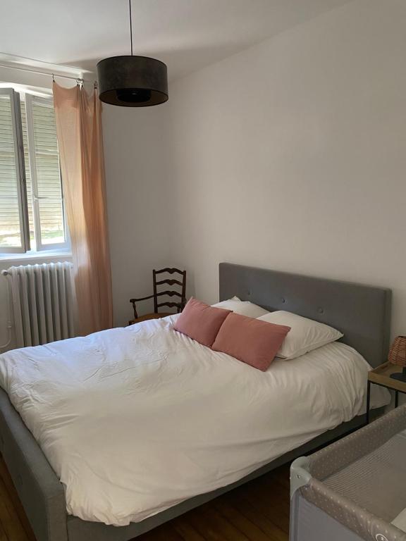 Maison chaleureuse avec piscine 21 Avenue de Juriol, 87410 Le Palais-sur-Vienne