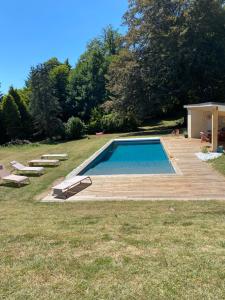Maison chaleureuse avec piscine