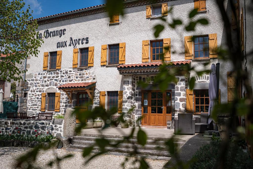 Maison d'Hôte la Grange aux Ayres Rue du Pré de Barre, 63450 Olloix