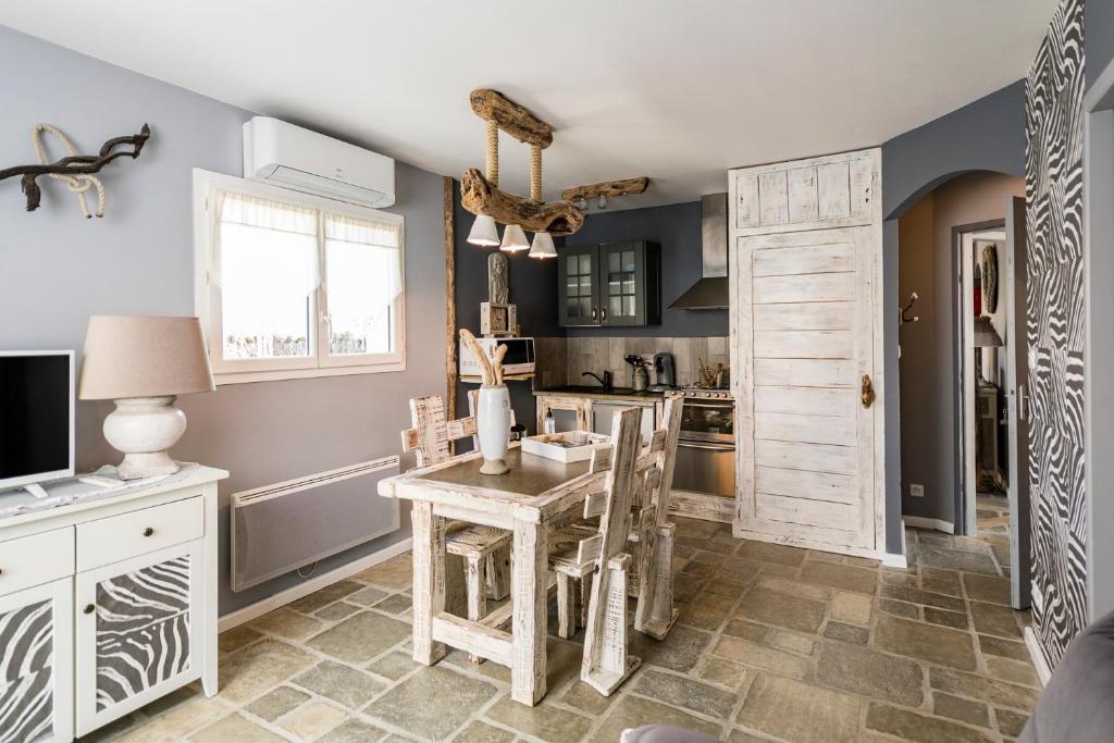 Maison d'hôtes - Les cottages du Bassin d'Arcachon-Petit-déjeuner sur demande- 18, Allée du Clos de Cantaranne, 33470 Gujan-Mestras