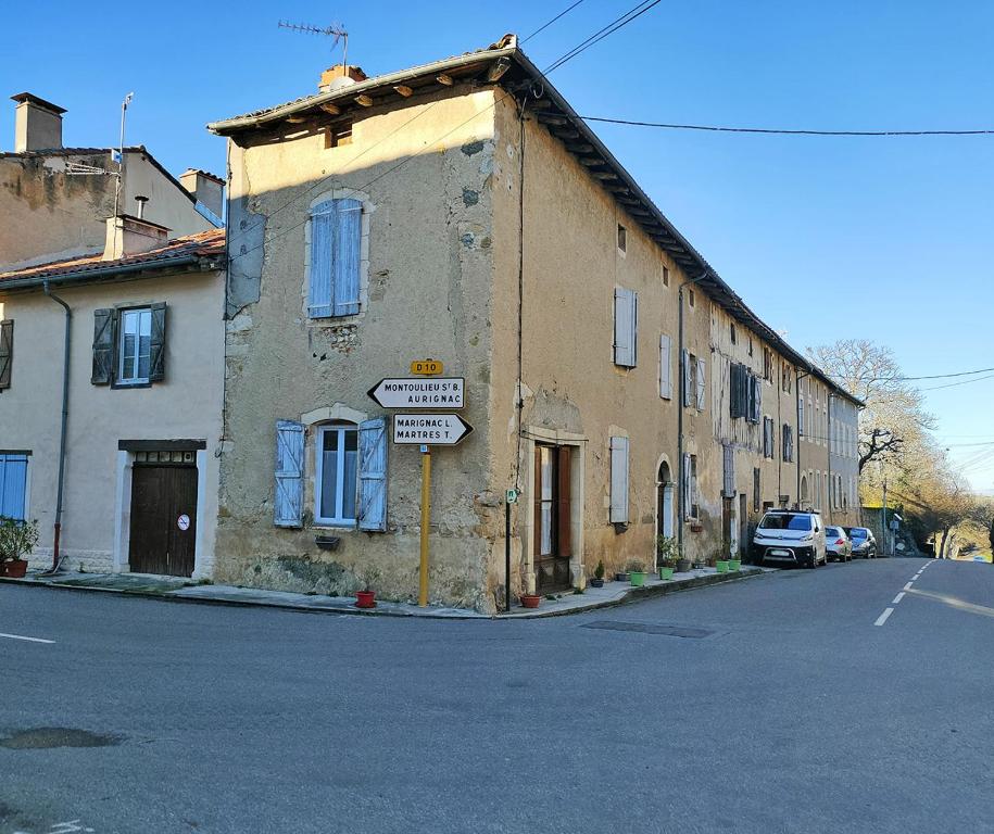 MAISON D'HOTES LES TREFLES 63720 Saint-Ignat