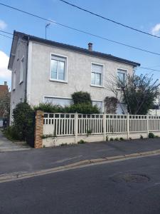 Maison d'hôtes Maison le Diamant vert 82 Rue Albert 1er 95870 Bezons Île-de-France