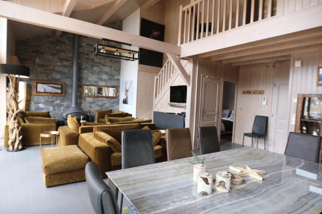 Maison Le ROZET 25790 Les Gras