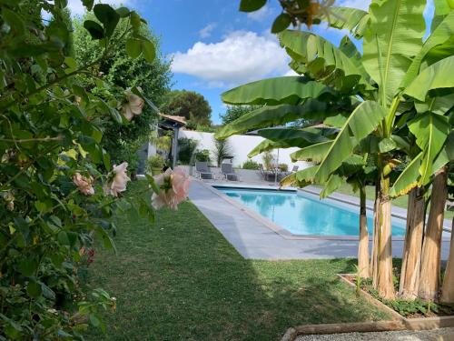 Maison M, chambre privée accès jardin piscine et jacuzzi près de La Rochelle