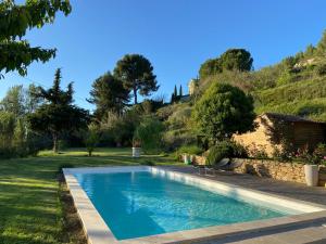Maisonnette et piscine