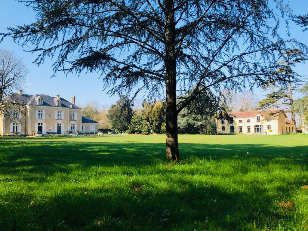 Maison d'hôtes Manoir le Mingreaud Chambres d'hôtes 10 rue de l'aumonerie 85400 Sainte-Gemme-la-Plaine