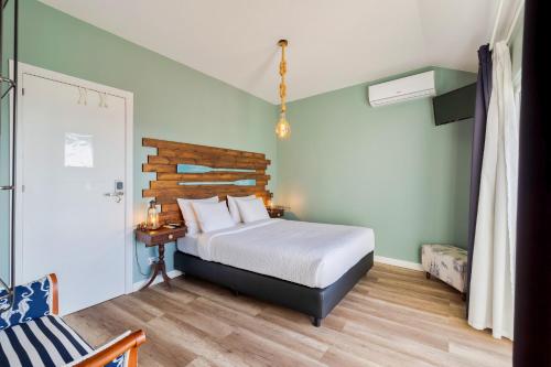 Marina Blue - Apartments & Suites