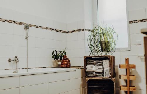 Mayen, Bäckerstraße, Ferienwohnung Zimmer 1, Innenstadt, nähe Nürburgring & Burg Eltz