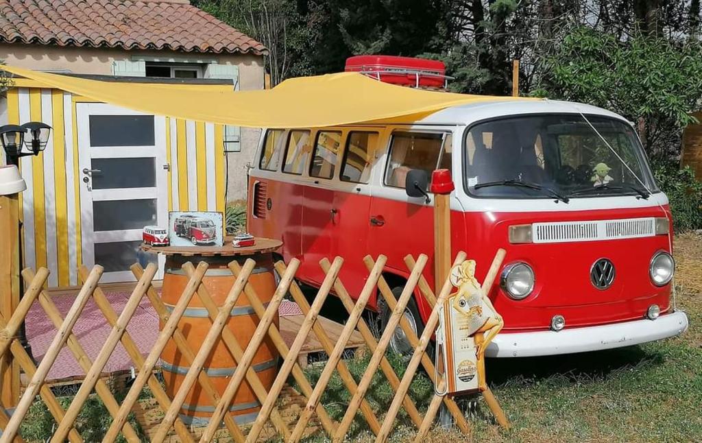 Maison d'hôtes MES NUITS VINTAGE EN COMBI route de l'isle sur sorgue 147 chemin des pierres plantees 84440 Robion