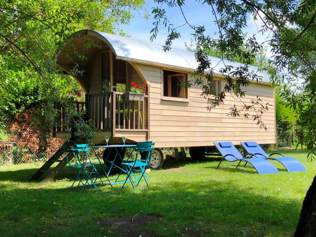 Millygite Chalet-on-wheels by the river Roulotte A, 7 rue des petites fontaines, 91490 Milly-la-Forêt