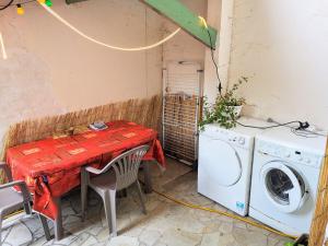Mini Studio de 13 m2 avec terrasse 15 mn centre Nimes