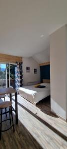 Mont Bivouac, chambre,entrée et Sdb privée,balcon vue MtBlanc