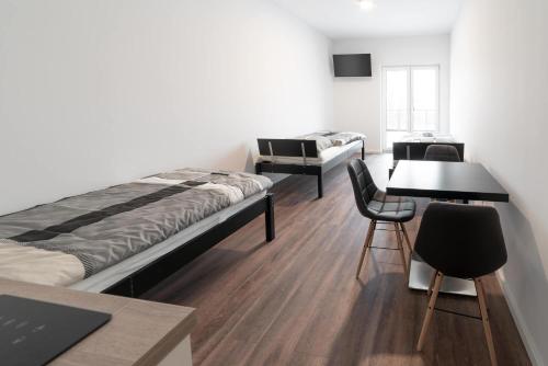 Monteurzimmer Berlin Pankow mit Dachterrasse - Nur 10 min. von der A10 - 3 Zimmer/ 7 Betten