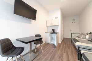 Monteurzimmer Berlin Pankow mit Dachterrasse - Nur 10 min. von der A10 - 3 Zimmer/ 7 Betten