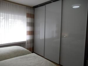 Nähe Nürburgring in Quiddelbach, Gästezimmer mit Lounge