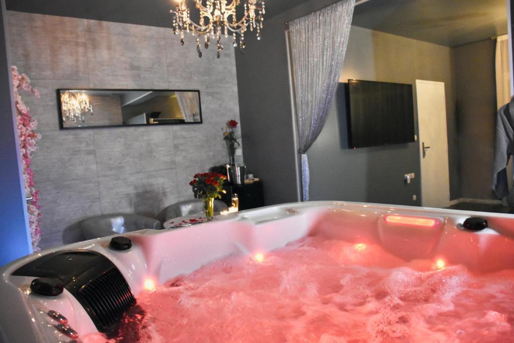 Maison d'hôtes Nuit privée avec Jacuzzi 32 Rue Robert Marcombe 77500 Chelles