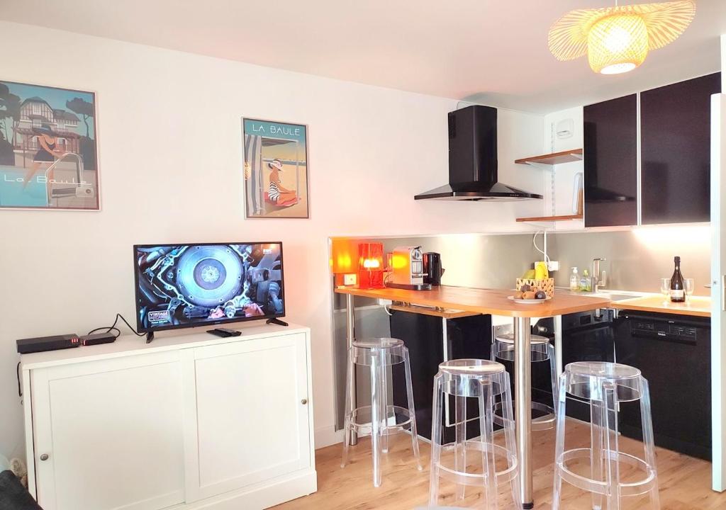 ONE ROOM PRIVATE 25MN PARISCITY AND CDG 10MN 93270 Sevran