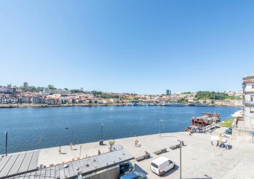 Oporto Street Fonte Taurina - Riverfront Suites
