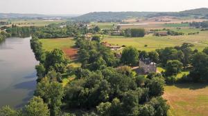 Orangerie du Château Marith - Chambres et Gîtes avec Piscine