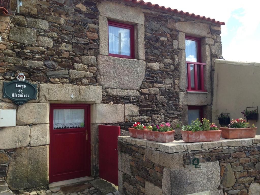 Maison d'hôtes Palheiros do Castelo Largo de Alcanizes, 3-4 6320-327 Sabugal