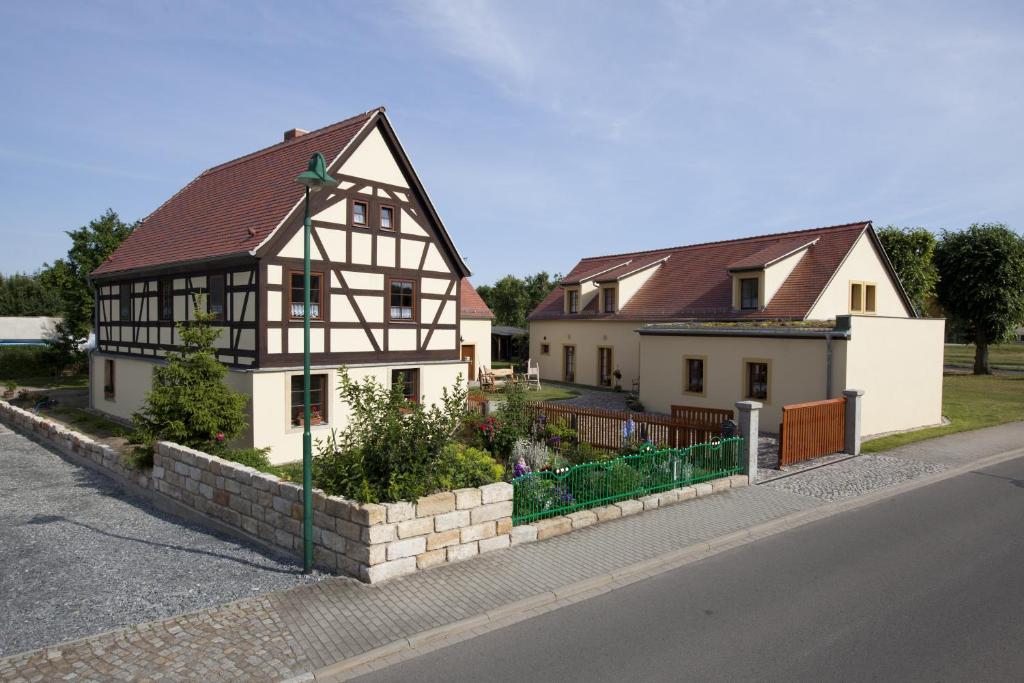 Maison d'hôtes Pension Alte Schmiede Waldaer Straße 2 01561 Zabeltitz