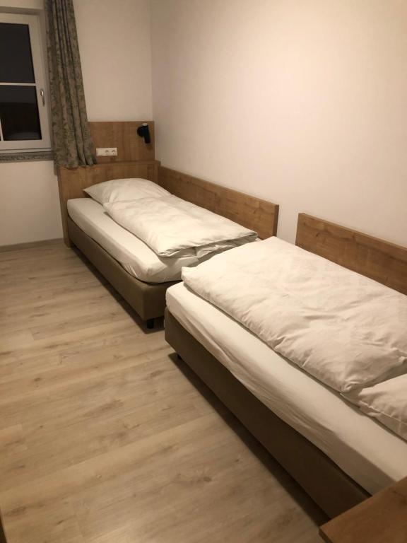 Pension Beil 4 Altkirchener Straße, 82054 Sauerlach