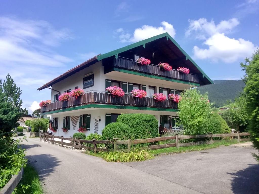 Maison d'hôtes Pension Bergblick Schloßstraße 10 83324 Ruhpolding