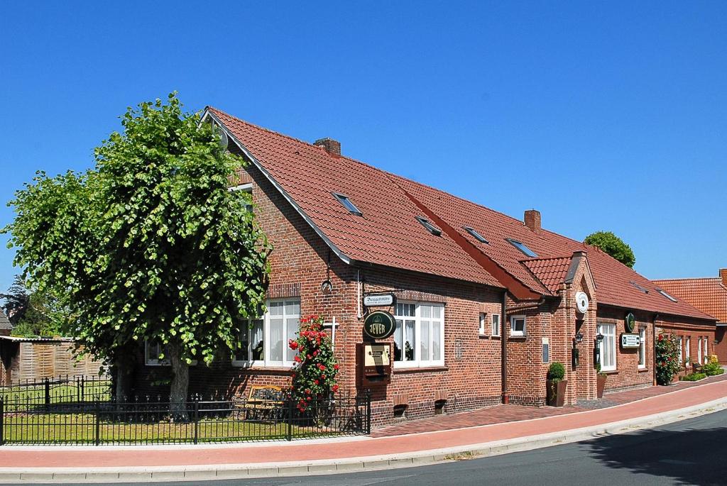 Pension Burggaststätte Heyken Edenserlooger Str. 33, 26427 Neuharlingersiel